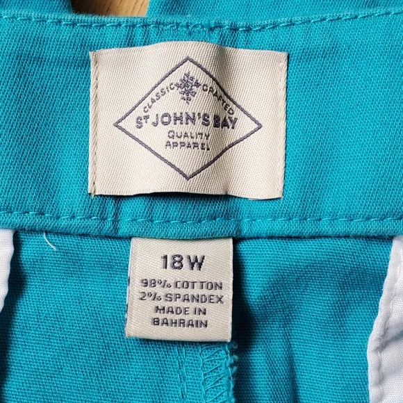St. John's Bay Woman's Crop Pants Size 18W - Picture 6 of 7